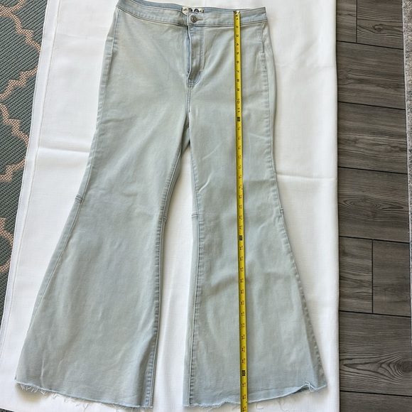 We The People Super Flare Jeans size 30 - Picture 3 of 9